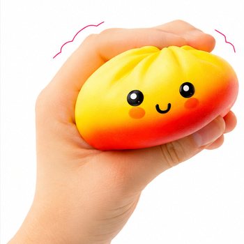 RAGE - LUCKY DUMPLINGS - スクイーズ 肉まん 餃子 大サイズ 8.5 x 8.5 x 4.8 cm - ディスプレイボックス入り (12個入)