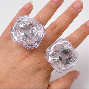 光る指輪 ディスプレイボックス入り (36個セット) - LEDパーティーリング