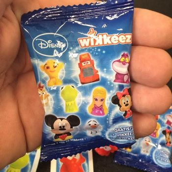 ディズニー Wikkeez フィギュア + ステッカー ブラインドバッグ (300個入)