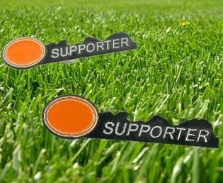 サッカーサポーターバッジ オレンジ (12個入)
