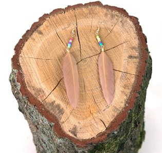 イビザ風 羽根付きピアス ベージュ (1個)