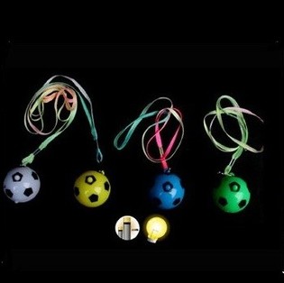 光る LED サッカーボール ペンダント (48個入)